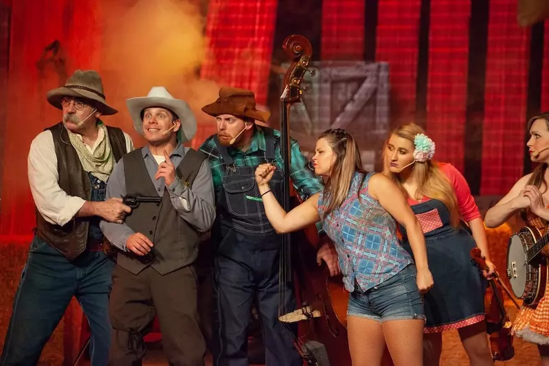families feuding at Hatfield & McCoy
